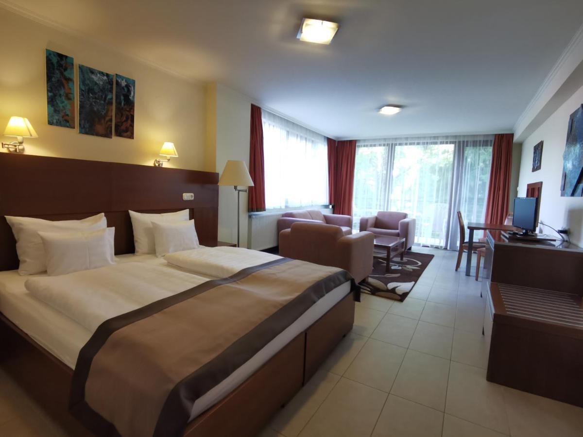 Hotel Villa Pax Balatonalmádi Zimmer foto