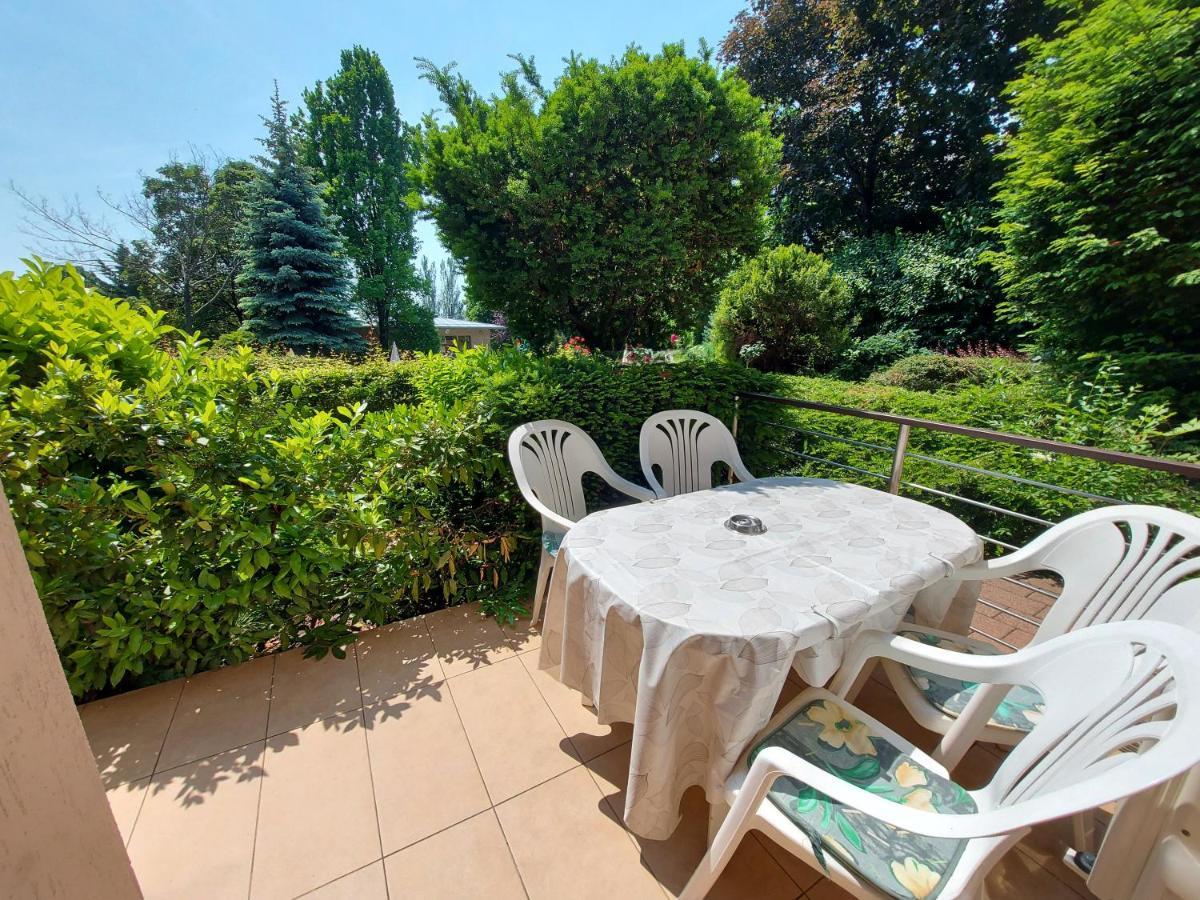 Hotel Villa Pax Balatonalmádi Exterior foto