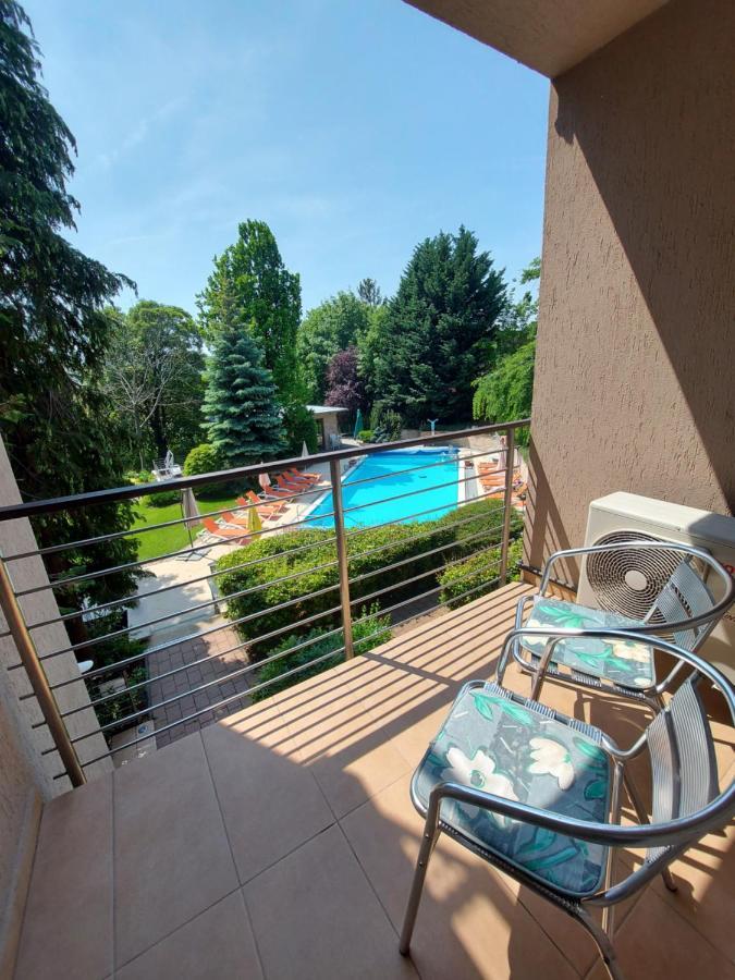 Hotel Villa Pax Balatonalmádi Exterior foto