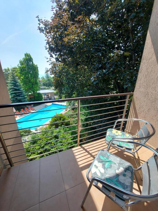 Hotel Villa Pax Balatonalmádi Exterior foto