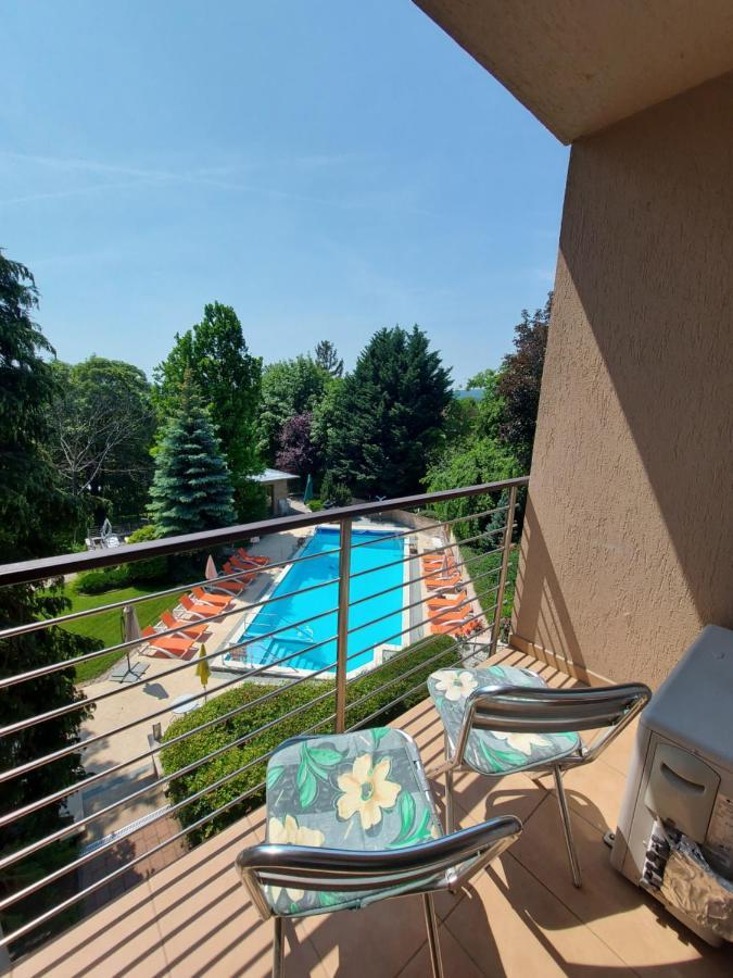 Hotel Villa Pax Balatonalmádi Exterior foto