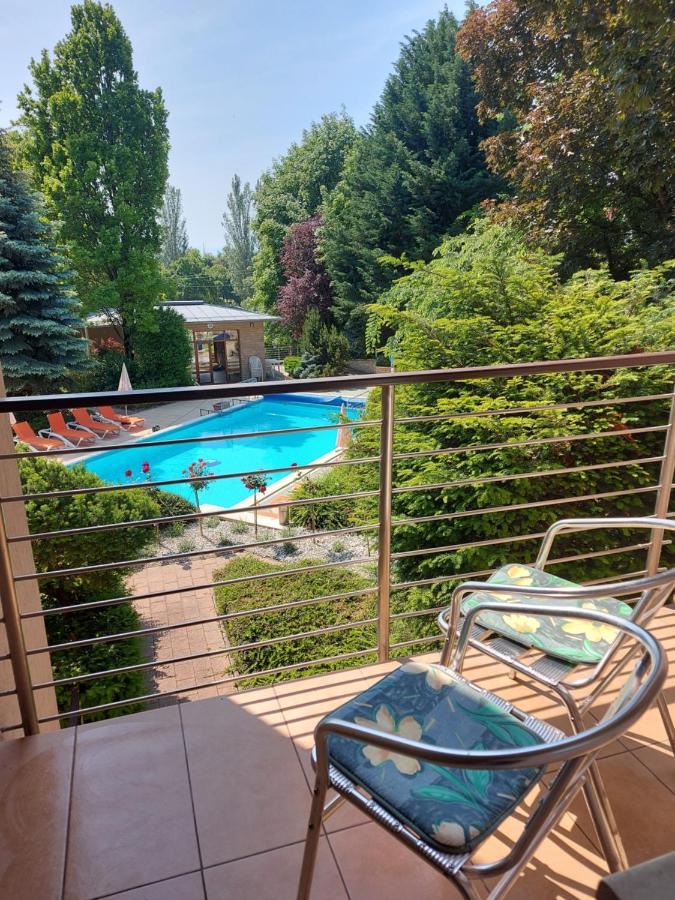 Hotel Villa Pax Balatonalmádi Exterior foto