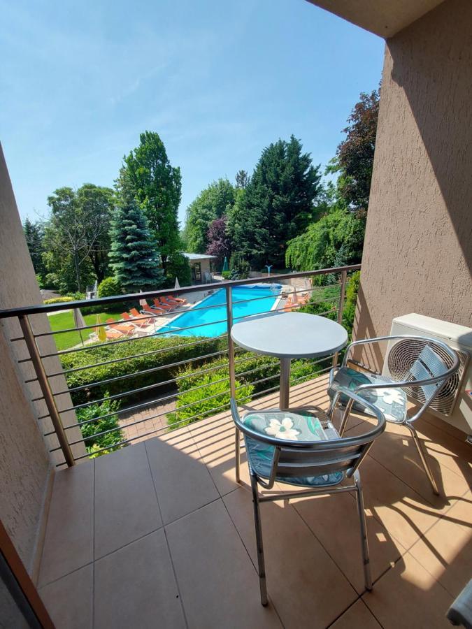 Hotel Villa Pax Balatonalmádi Exterior foto