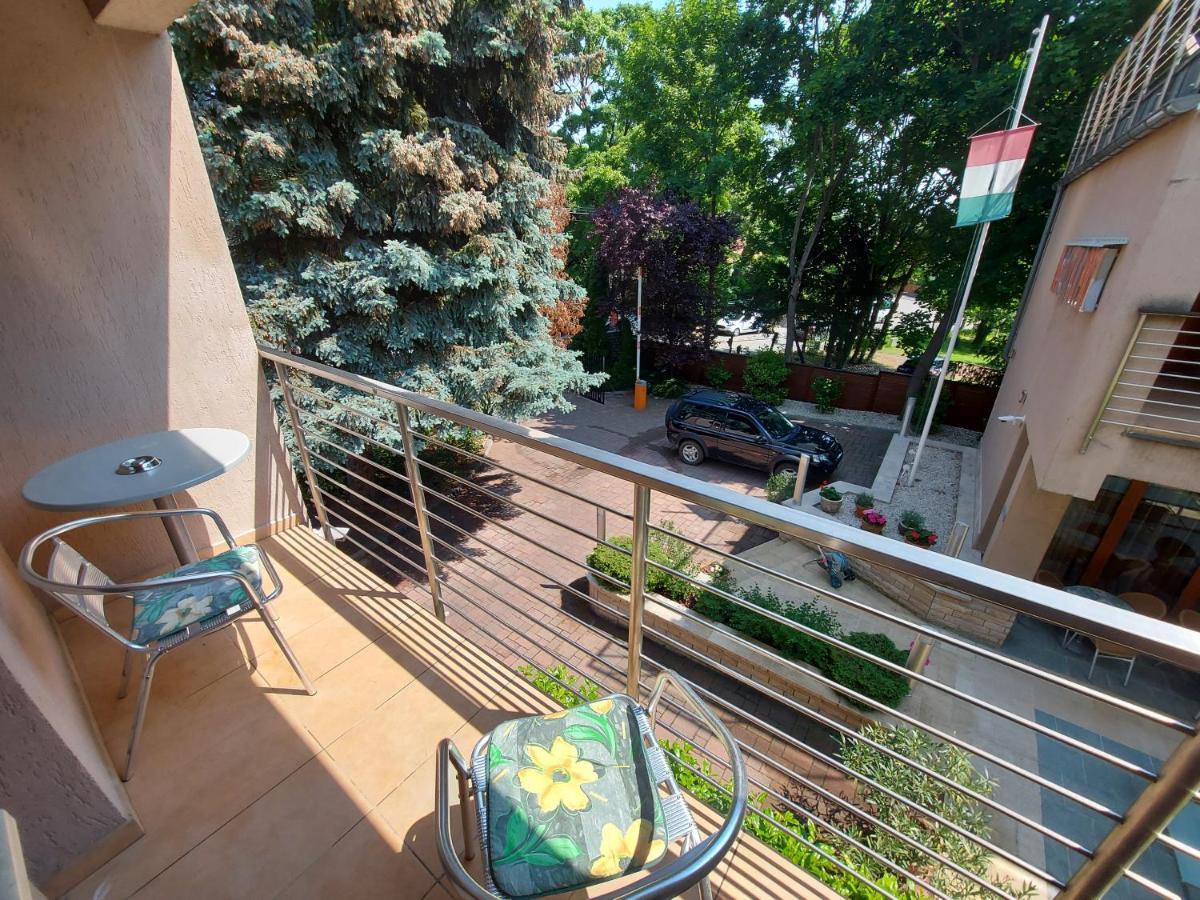 Hotel Villa Pax Balatonalmádi Exterior foto